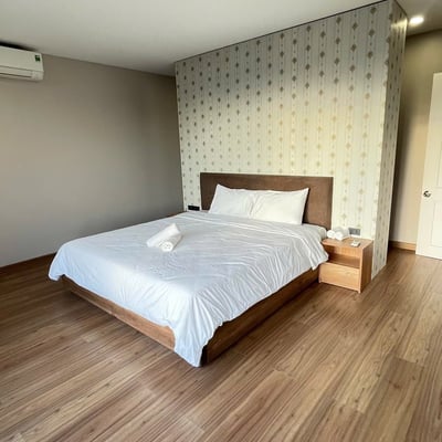 Modern furnished apartment with balcony for rent, 180 m², Da Nang, Vietnam