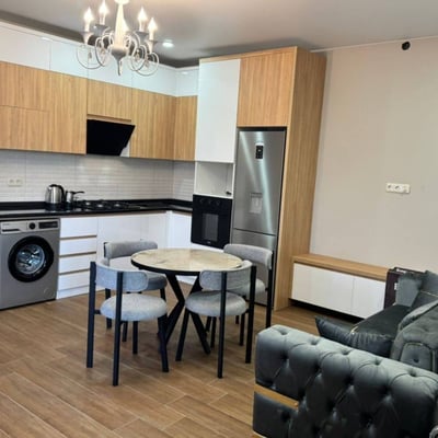 Apartamento moderno amueblado 65m² en alquiler, Batumi, Georgia