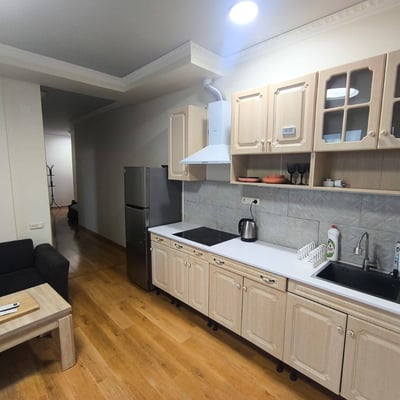 Appartement spacieux et moderne 90m² à louer, Batoumi, Géorgie