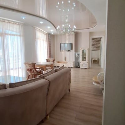 Alquiler de apartamento espacioso 150m² con vistas al mar y al parque, Batumi