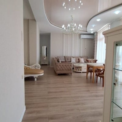 Alquiler de apartamento espacioso 150m² con vistas al mar y al parque, Batumi