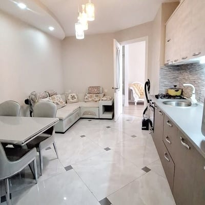 Alquiler de apartamento espacioso 150m² con vistas al mar y al parque, Batumi