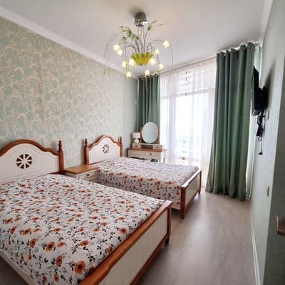 Alquiler de apartamento espacioso 150m² con vistas al mar y al parque, Batumi