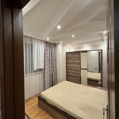 Сдаётся в аренду меблированная квартира (50м²) с видом на горы в Старом городе, Батуми, Грузия