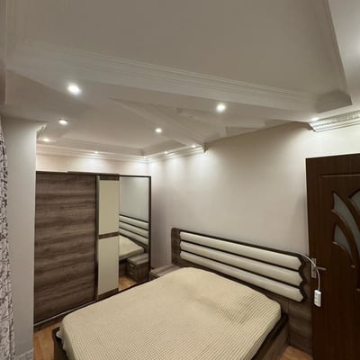 Сдаётся в аренду меблированная квартира (50м²) с видом на горы в Старом городе, Батуми, Грузия