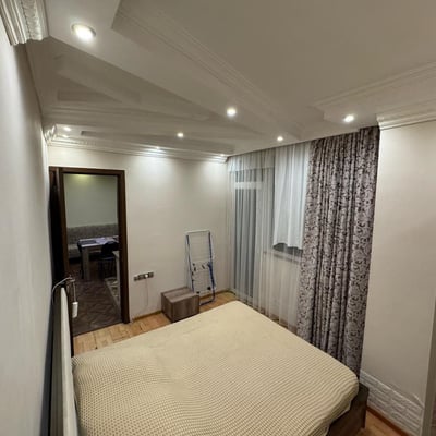 Сдаётся в аренду меблированная квартира (50м²) с видом на горы в Старом городе, Батуми, Грузия
