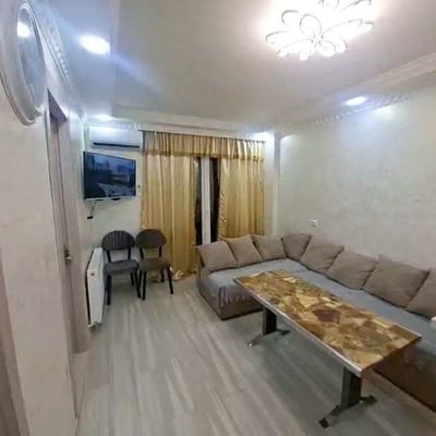 Сдаётся в аренду меблированная квартира (55м²) с видом на горы, Батуми, Грузия