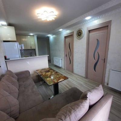 Сдаётся в аренду меблированная квартира (55м²) с видом на горы, Батуми, Грузия