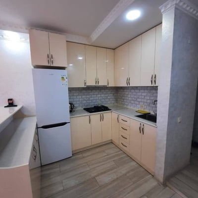 Сдаётся в аренду меблированная квартира (55м²) с видом на горы, Батуми, Грузия