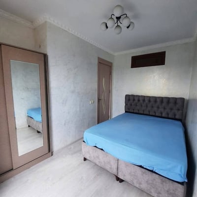 Сдаётся в аренду меблированная квартира (55м²) с видом на горы, Батуми, Грузия