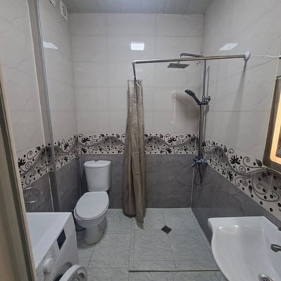 Сдаётся в аренду меблированная квартира (55м²) с видом на горы, Батуми, Грузия