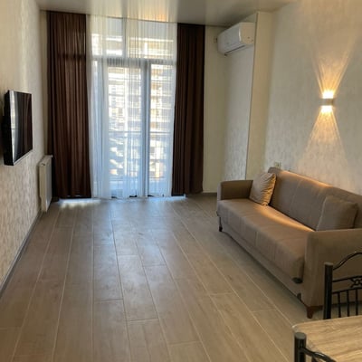 Alquiler de un apartamento totalmente nuevo de 2 habitaciones, 58 m², cerca del mar, Batumi, Georgia