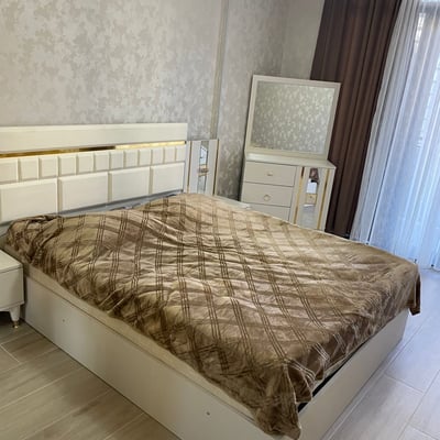 Alquiler de un apartamento totalmente nuevo de 2 habitaciones, 58 m², cerca del mar, Batumi, Georgia