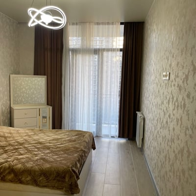 Alquiler de un apartamento totalmente nuevo de 2 habitaciones, 58 m², cerca del mar, Batumi, Georgia