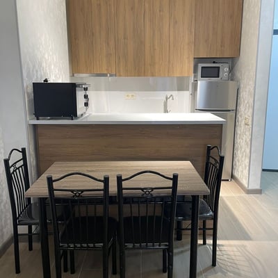 Alquiler de un apartamento totalmente nuevo de 2 habitaciones, 58 m², cerca del mar, Batumi, Georgia