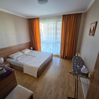 Аренда светлого 2-комнатного апартамента в районе Св. Константин и Елена, Варна, Болгария