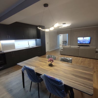 Miete einer geräumigen, möblierten 3-Zimmer-Wohnung, 83 m², Vorort von Bukarest (Pipera), Rumänien