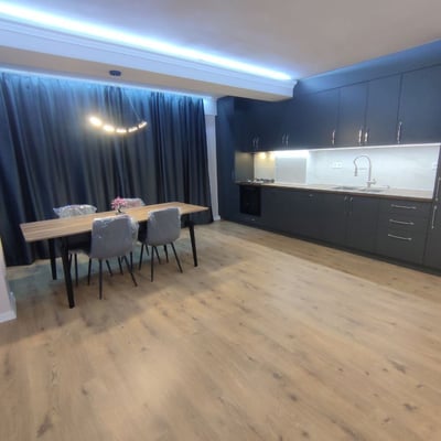 Alquiler de un amplio apartamento amueblado de 3 habitaciones, 83 m², suburbio de Bucarest (Pipera), Rumanía