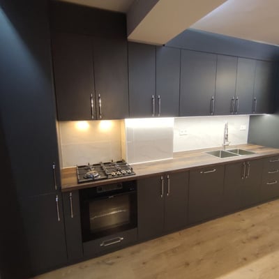 Alquiler de un amplio apartamento amueblado de 3 habitaciones, 83 m², suburbio de Bucarest (Pipera), Rumanía