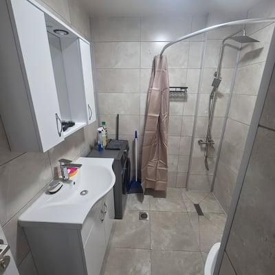 Apartamento moderno y amueblado de 2 habitaciones, 50 m², en Calligraphy Towers, Batumi, Georgia