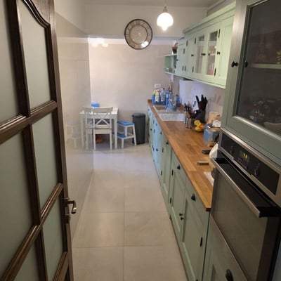 Rent of comfortable 4-room apartments, 115 m², with a sea view, Faleza Nord, Constanța, Romania