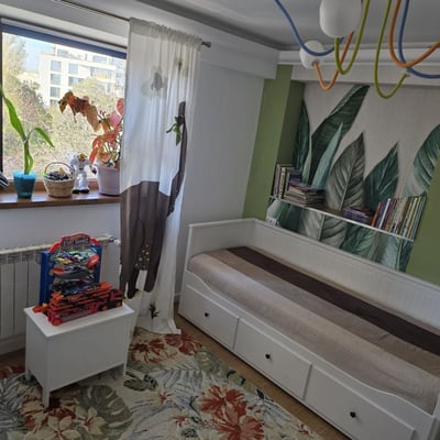 Rent of comfortable 4-room apartments, 115 m², with a sea view, Faleza Nord, Constanța, Romania