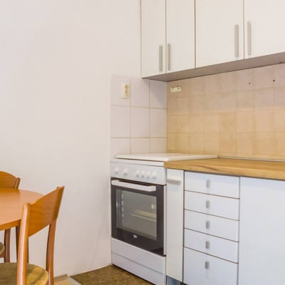 Miete einer hellen komfortablen 1-Zimmer-Wohnung, 32 m², nahe dem Stadtzentrum, Belgrad, Serbien