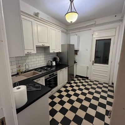 Rent of a comfortable 5-room apartment, 118 m², Old Center, Constanța, Romania