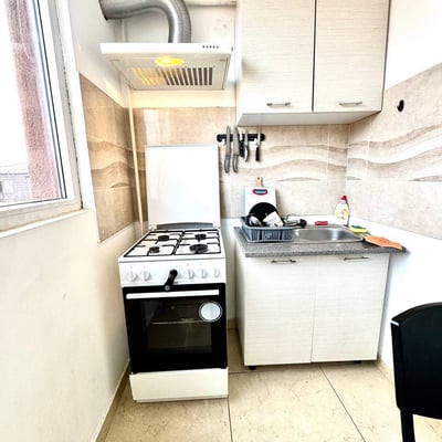 Miete einer gut ausgestatteten möblierten 2-Zimmer-Wohnung, Bukarest, Sektor 6, Rumänien