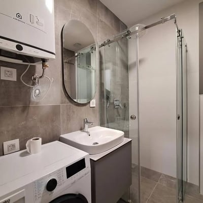 Alquiler de un apartamento nuevo de 2 habitaciones, 50 m², frente al paseo marítimo, Zemun, Belgrado, Serbia