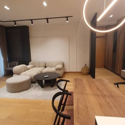 Alquiler de un apartamento espacioso de 3 habitaciones, 92 m², Nuevo Belgrado, Serbia