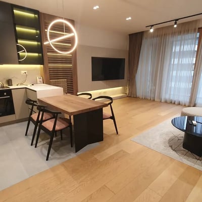 Alquiler de un apartamento espacioso de 3 habitaciones, 92 m², Nuevo Belgrado, Serbia