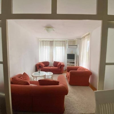 Alquiler de un apartamento amueblado y luminoso de 3 habitaciones, 65 m², Voždovac, Belgrado, Serbia