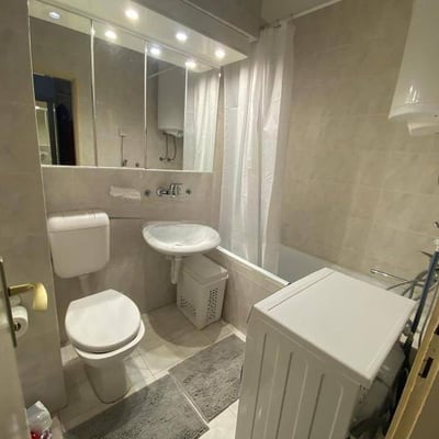 Alquiler de un apartamento amueblado y luminoso de 3 habitaciones, 65 m², Voždovac, Belgrado, Serbia