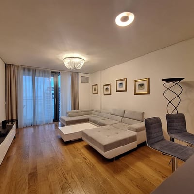 Alquiler de un apartamento amueblado de 3 habitaciones, 98 m², BW Residence, Belgrado, Serbia