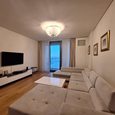 Alquiler de un apartamento amueblado de 3 habitaciones, 98 m², BW Residence, Belgrado, Serbia