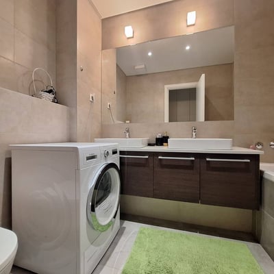 Alquiler de un apartamento amueblado de 3 habitaciones, 98 m², BW Residence, Belgrado, Serbia