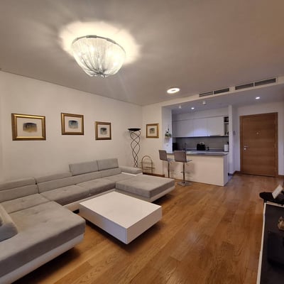 Alquiler de un apartamento amueblado de 3 habitaciones, 98 m², BW Residence, Belgrado, Serbia