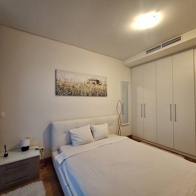 Alquiler de un apartamento amueblado de 3 habitaciones, 98 m², BW Residence, Belgrado, Serbia