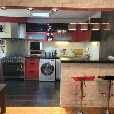 Alquiler de un apartamento luminoso y amueblado de 3 habitaciones, Burgas, barrio Vazrazhdane, Bulgaria