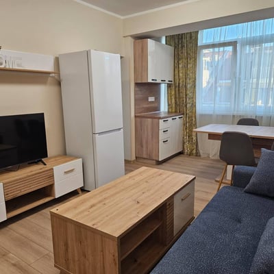 Alquiler de un apartamento luminoso y amueblado de 3 habitaciones, Burgas, barrio Lazur, Bulgaria