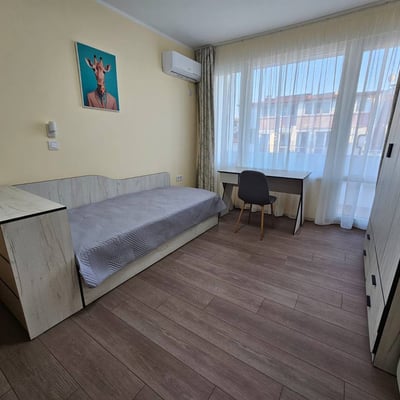 Alquiler de un apartamento luminoso y amueblado de 3 habitaciones, Burgas, barrio Lazur, Bulgaria