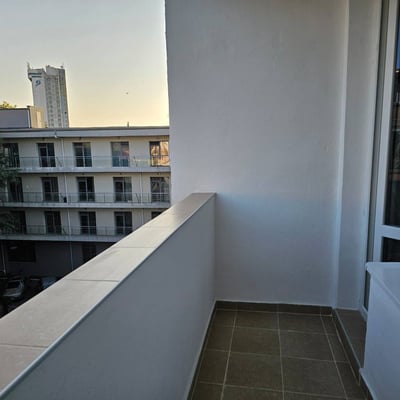 Alquiler de un apartamento luminoso y amueblado de 3 habitaciones, Burgas, barrio Lazur, Bulgaria