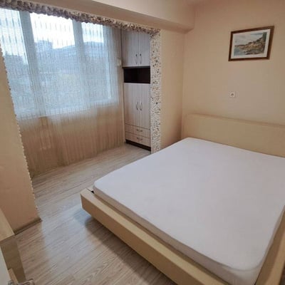 Alquiler de un acogedor apartamento de 2 habitaciones, distrito Izgrev, Burgas, Bulgaria