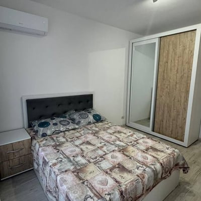 Alquiler de un moderno apartamento de 1 habitación, completamente amueblado, con cocina independiente y balcón, Bucarest, Sector 6, Rumanía