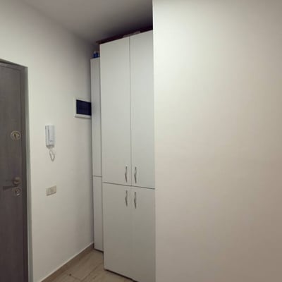 Alquiler de un moderno apartamento de 1 habitación, completamente amueblado, con cocina independiente y balcón, Bucarest, Sector 6, Rumanía