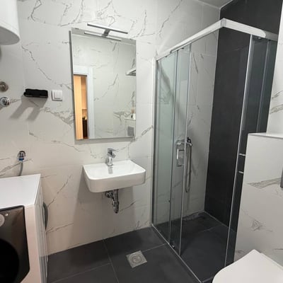 Miete einer komfortablen, möblierten 3-Zimmer-Wohnung, 67 m², Belgrad, Serbien