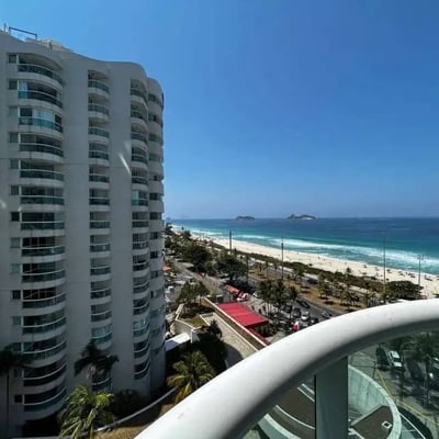 Alquiler de un elegante apartamento de 2 habitaciones con vistas al océano, 50 m², Barra da Tijuca, Río de Janeiro, Brasil
