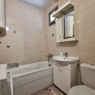 Alquiler de un acogedor apartamento de 2 habitaciones, 58 m², Zemun, Belgrado, Serbia