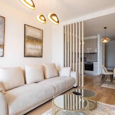 Alquiler de luminosos apartamentos amueblados de 3 habitaciones, 82 m², BW Aurora, Belgrado, Serbia